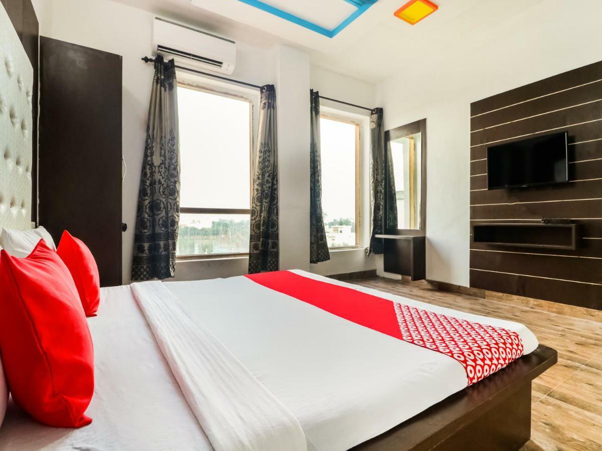 Oyo 47630 Grand Villa Moga Екстериор снимка