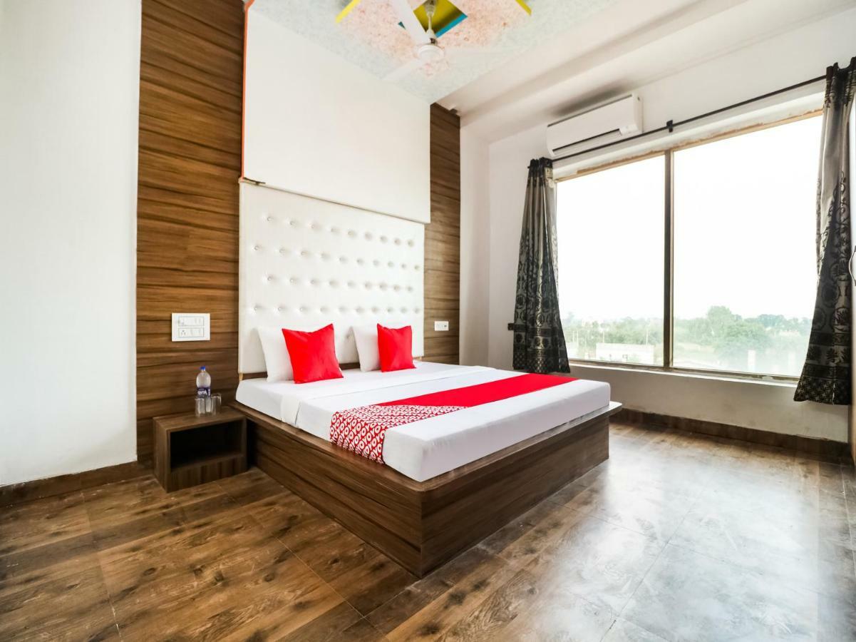 Oyo 47630 Grand Villa Moga Екстериор снимка