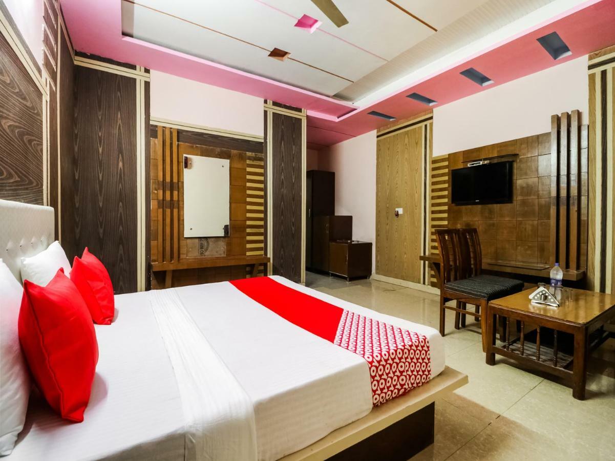 Oyo 47630 Grand Villa Moga Екстериор снимка