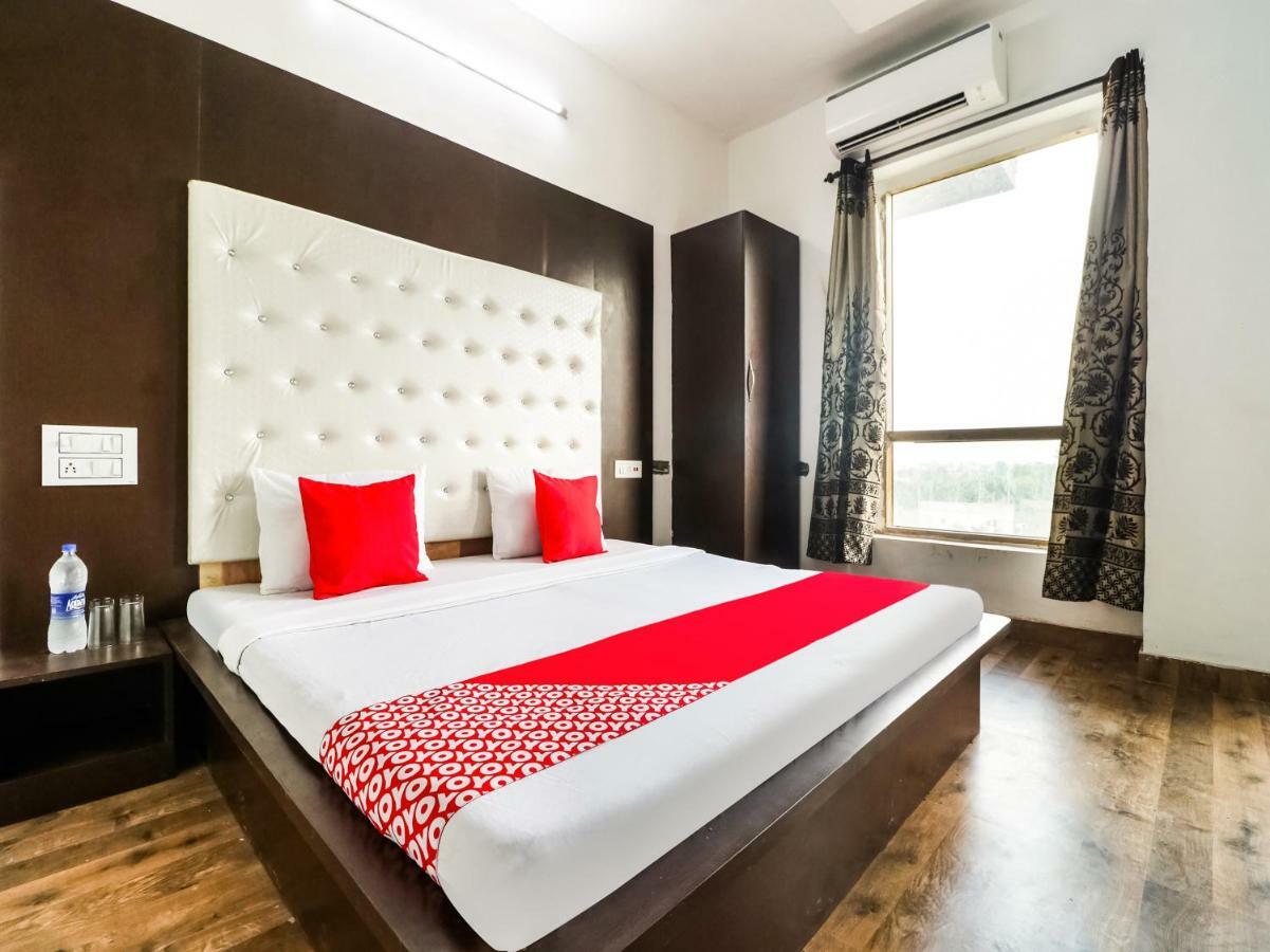 Oyo 47630 Grand Villa Moga Екстериор снимка