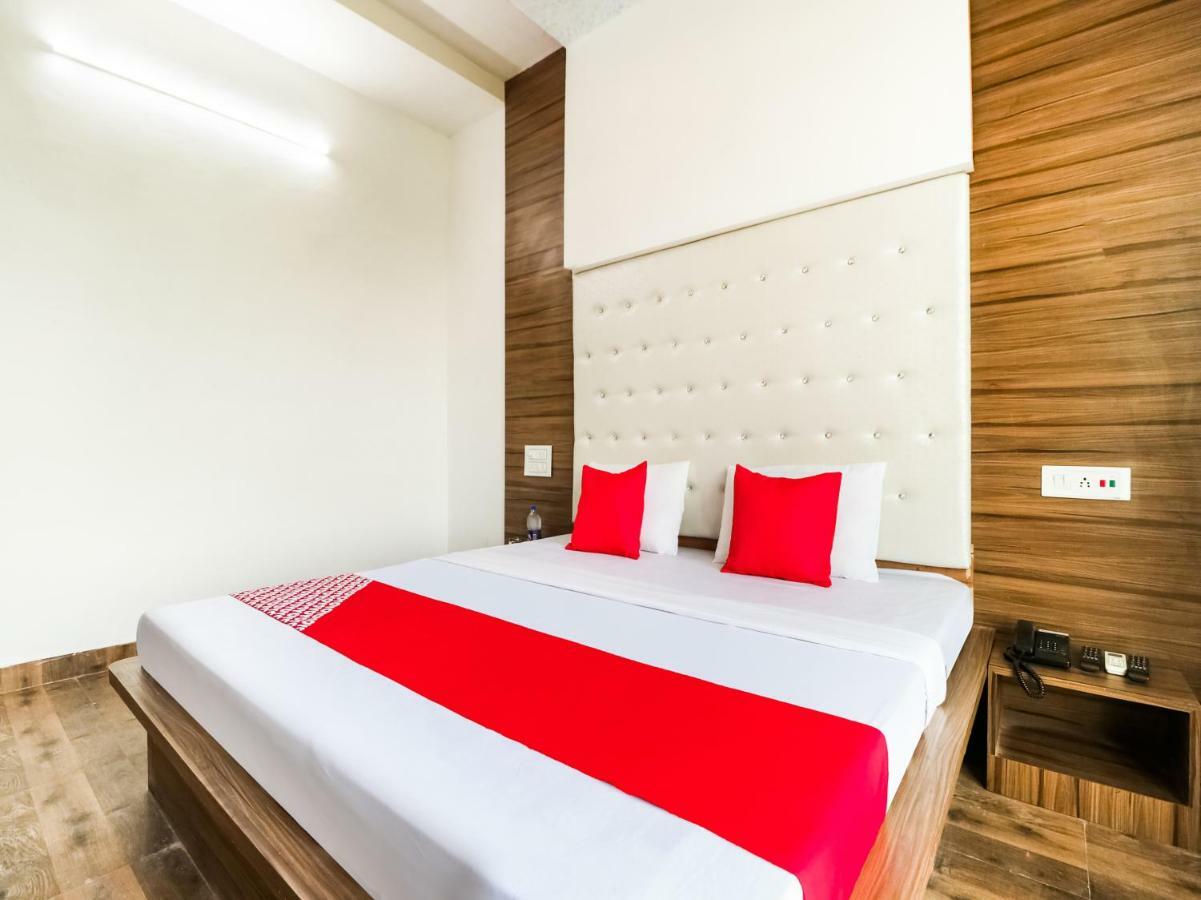 Oyo 47630 Grand Villa Moga Екстериор снимка